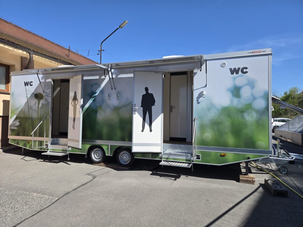 Sanitární přívěs XL+, pronájem splachovacích toalet, Top-wc.cz, topwc_cz (7)