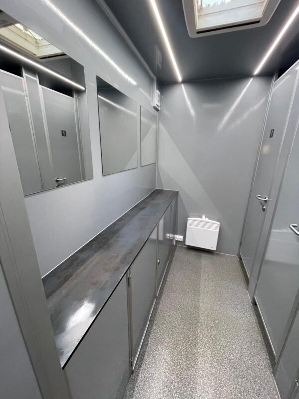 XXL - Image 8