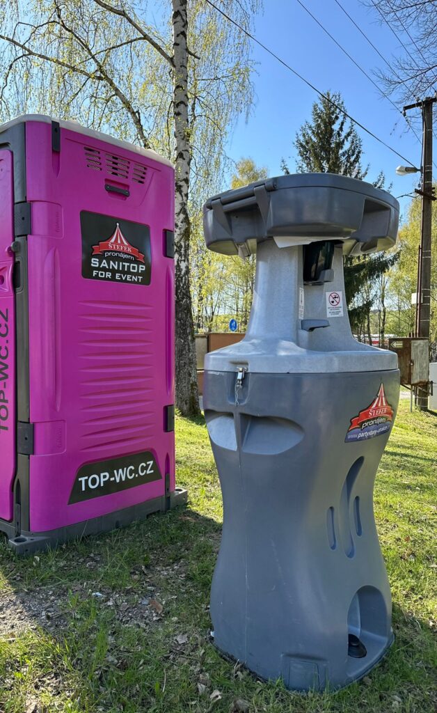 Mobilní toaleta s umyvadlem, Pronájem mobilních toalet, Top-wc.cz