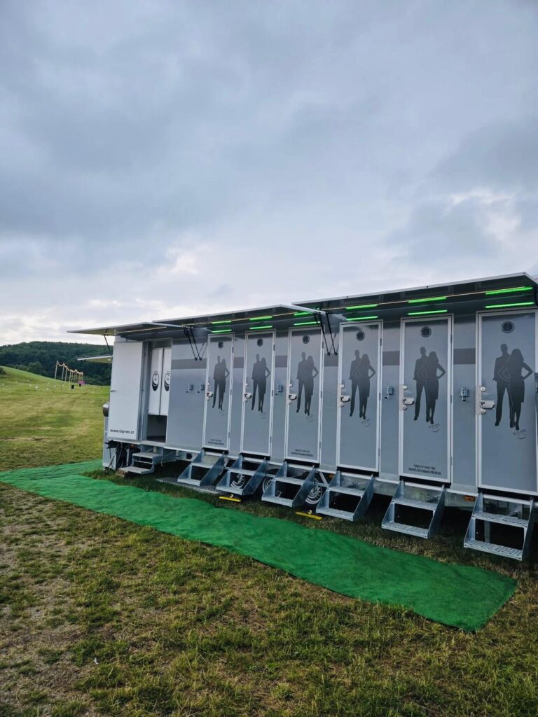 Sanitární přívěs XXL PRO PLUS, pronájem splachovacích toalet, Top-wc.cz, Partystany-stefek (28)