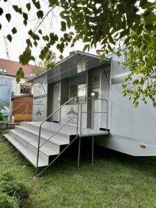 Sanitární přívěs XXL, pronájem toalet, Top-wc (15)