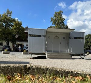 Sanitární přívěs, splachovací toalety, WC na akci, pronájem WC, Top-wc.cz, topwc_cz (2)