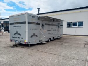 Sanitární přívěs, splachovací toalety, WC na akci, pronájem WC, Top-wc.cz, topwc_cz (5)