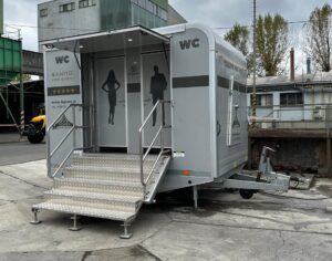 Sanitární přívěs, splachovací toalety, WC na akci, pronájem WC, Top-wc.cz, topwc_cz (8)