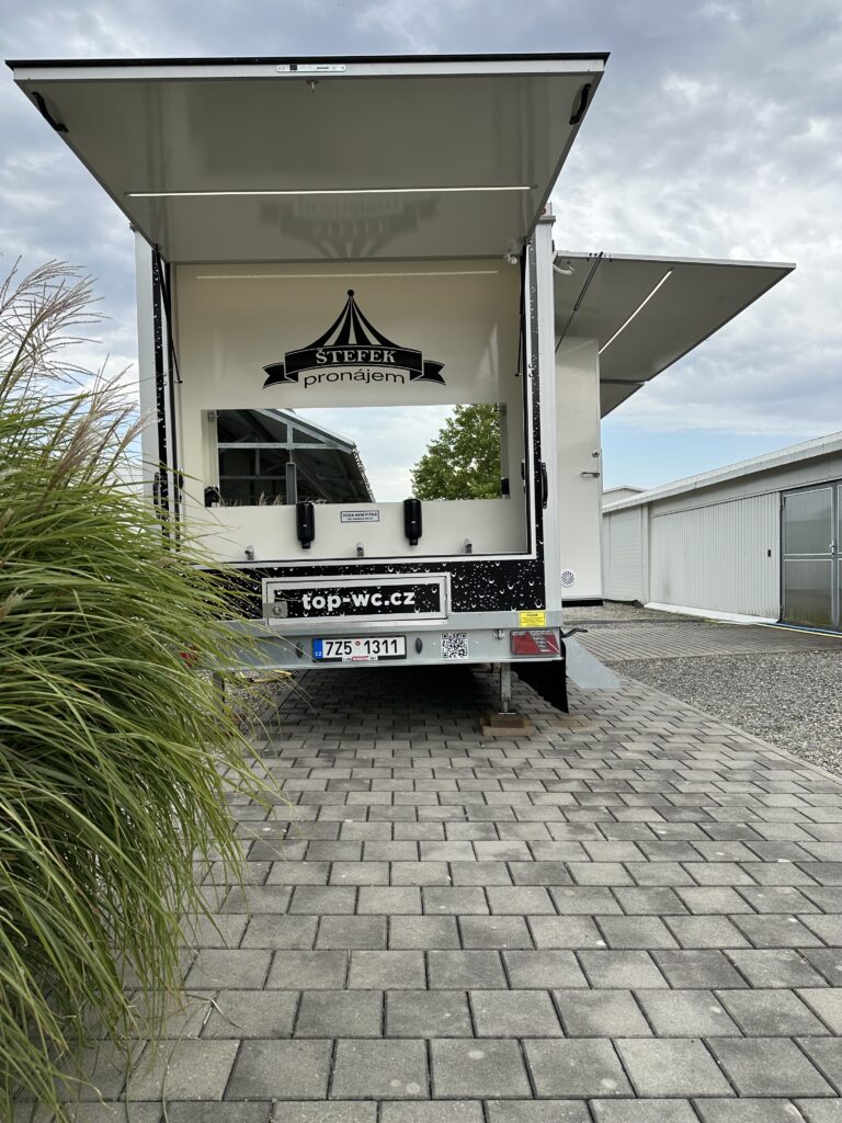 Sprchový přívěsv SANILUX, mobilní sprchy, pronájem sprch, sprchy na akci, Top-wc.cz