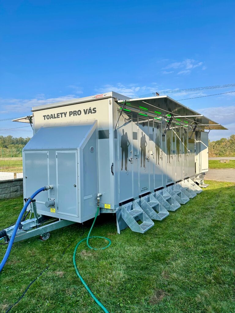 Sanitární přívěs XXL PRO PLUS, pronájem WC, pronájem toalet, Top-wc.cz (2)