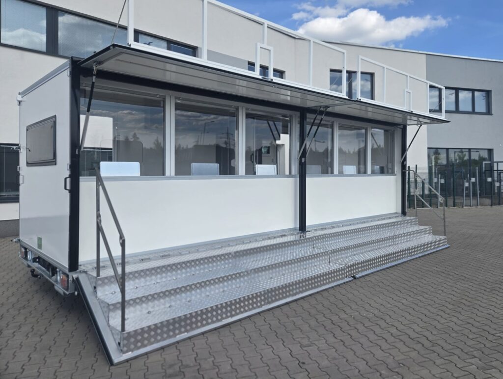 Designové pokladní centrum, mobilní pokladna, pokladní přívěs, pronájem Štefek, Top-wc (28)