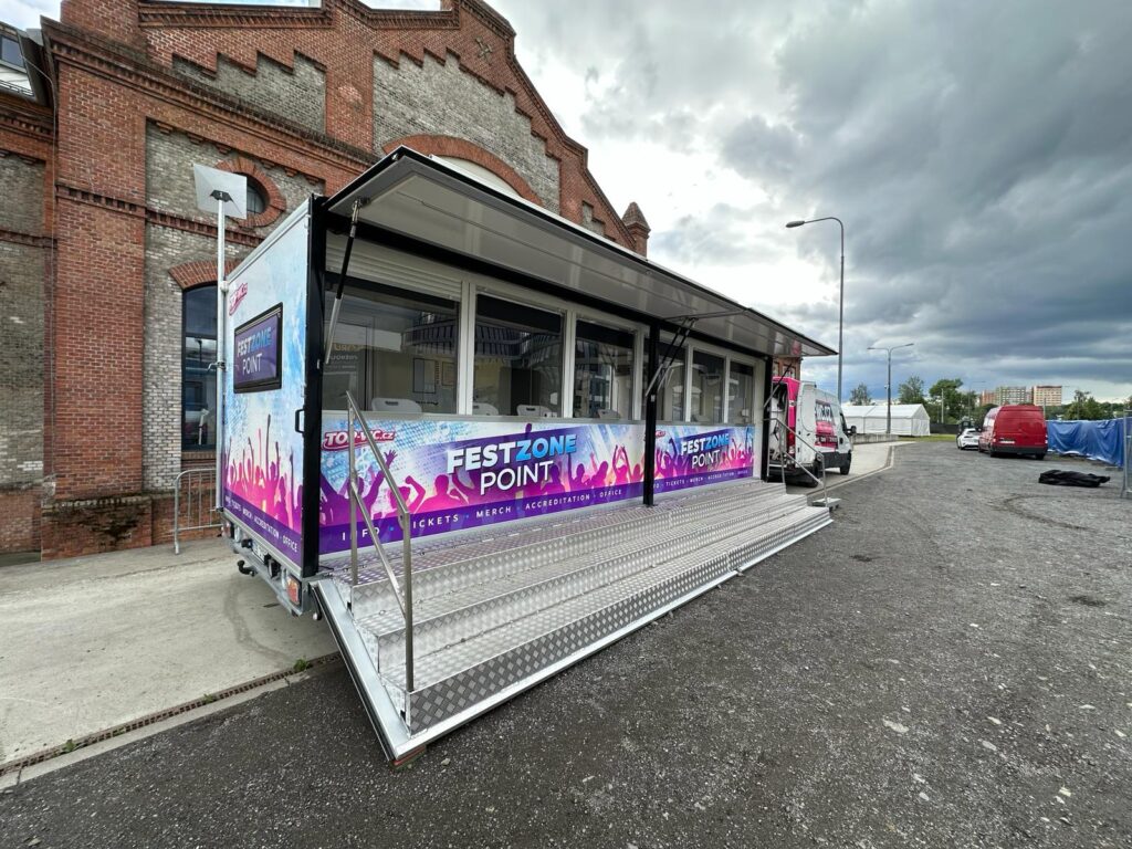 Designové pokladní centrum, pokladní přívěs, pokladna na festival, office, top-wc.cz (14)
