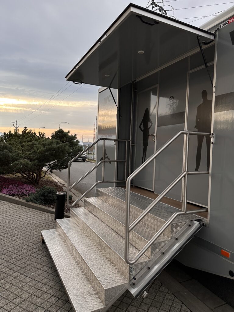 Sanitární přívěs L+, splachovací toalety, TOP-WC (5)