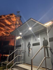 Sanitární přívěs L+, pronájem WC, Top-wc.cz