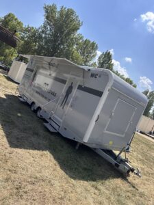 Sanitární přívěs XL exovac, top-wc.cz (1)