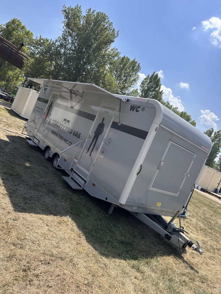 Sanitární přívěs XL exovac, top-wc.cz (1)