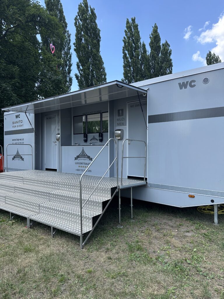 Sanitární přívěs XXL, top-wc.cz (3)