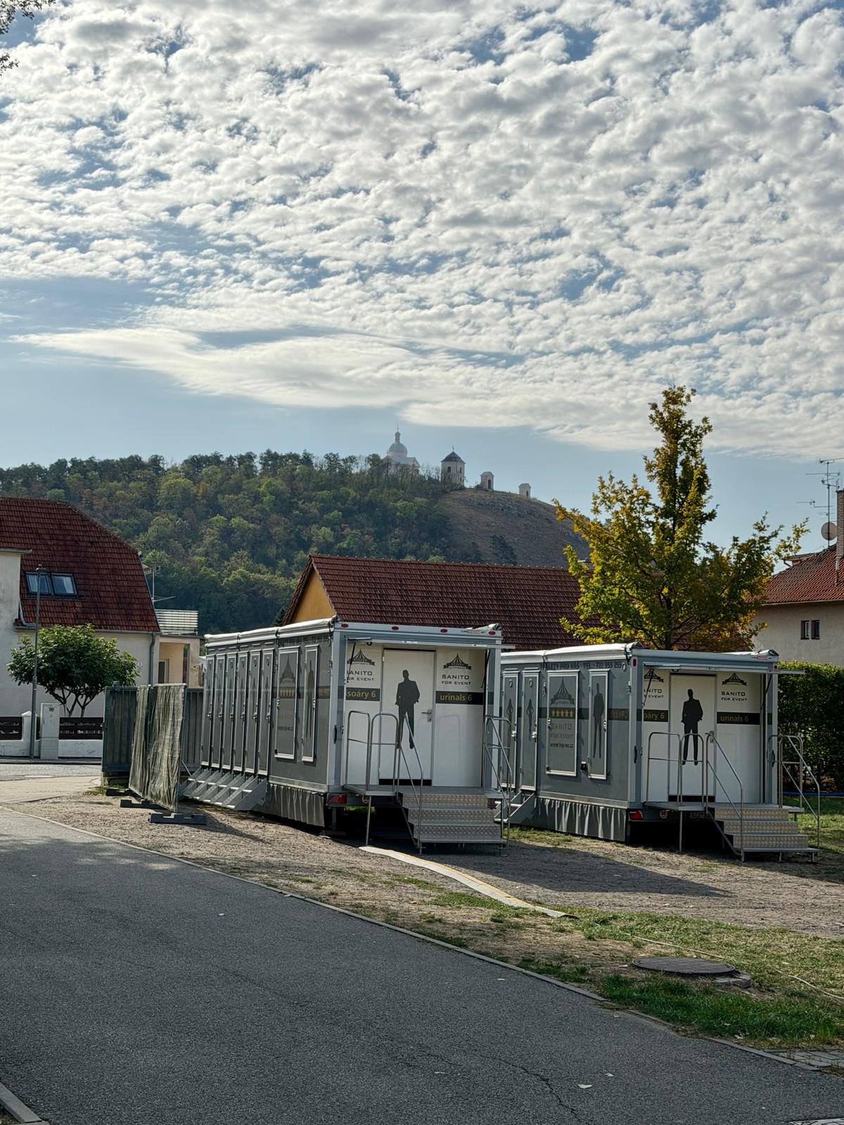 Sanitární přívěs XXL PRO, top-wc.cz
